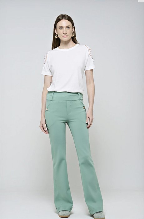 Calça Rosana Flare Bolsos Prega