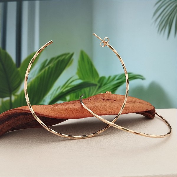 Argola Trabalhada 57 mm Semijoia 18k- MB429-1598