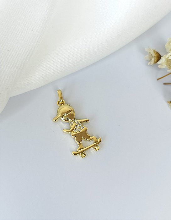 Pingente Menino Cravejado - Semijoia 18k - MPI261-772