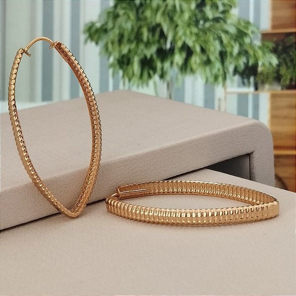 Argola Gota 47 mm C/ Frisos - Semijoia 18k - BR89-254