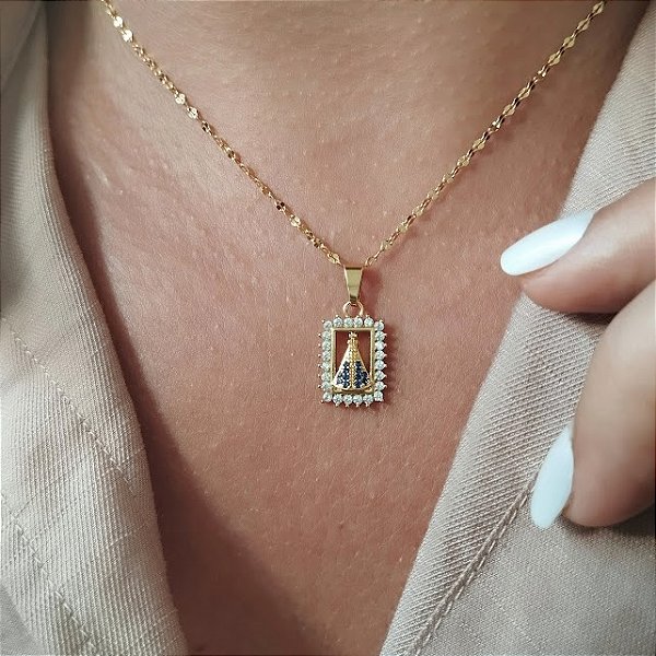 Gargantilha Nossa Sra. Aparecida Cravejada Retangular - Semijoia 18k - MG532-12240