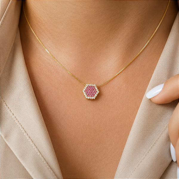 Gargantilha Hexágono Cravejado Rosa - Semijoia 18k - MG550