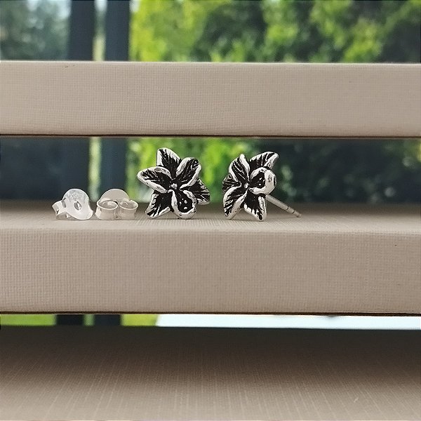 Brinco Flor de Lírio Cor Envelhecida - Prata 925 - B296-19114