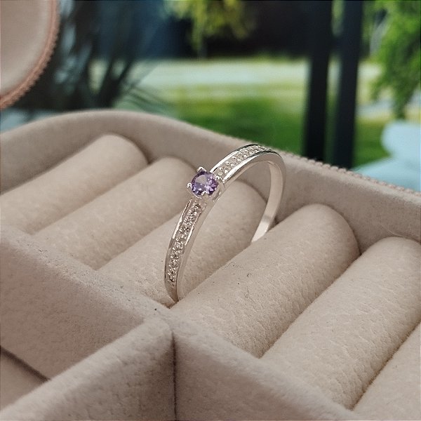 Anel Solitário Cravejado Com Pedra Lilás - Prata 925 - MA440-14110