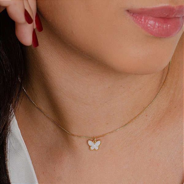 Gargantilha c/ Pingente Borboleta Branca - Semijoia 18k - Antialérgica