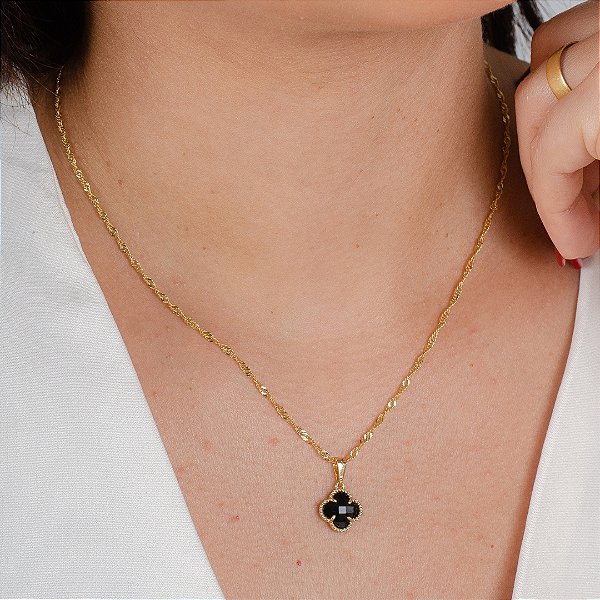 Gargantilha Singapura c/ Pingente Trevo Cor Preto - Semijoia 18k – Antialérgica