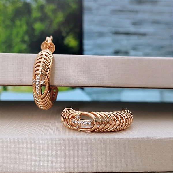 Argola Vazada Com Crucifixo Cravejado - Semijoia 18k - B355-11140