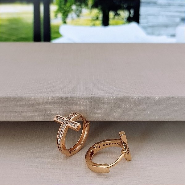 Argola Com Crucifixo Cravejado - Semijoia 18k - B373-09130