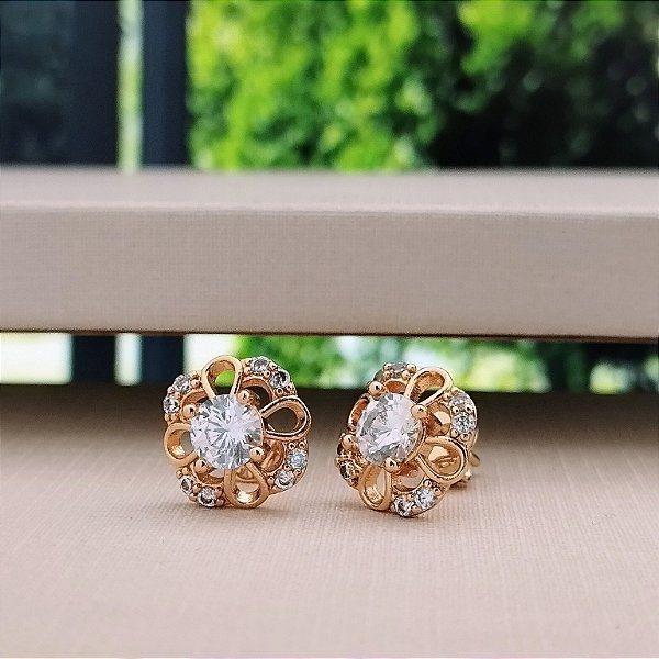 Brinco Flor Com Zircônias- Semijoia 18k -B516-09110