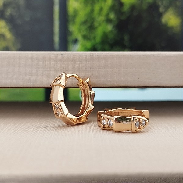 Argola Trabalhada Com Zircônias - Semijoia 18k -B531-10120