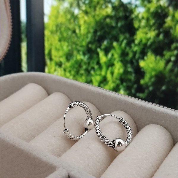 Argola Trabalhada Com Bolinha - 13mm - (Com Ródio) - Prata 925 - B592-1696