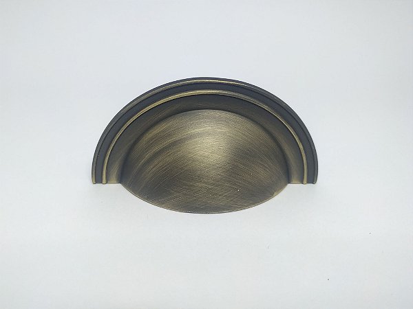 Puxador Concha 64mm Grenade Ouro Velho Fosco para Móveis