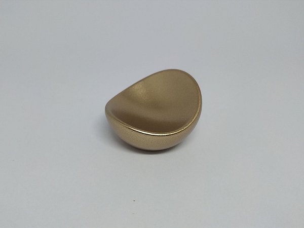 Puxador Avelã Ponto Dourado Médio 21mm