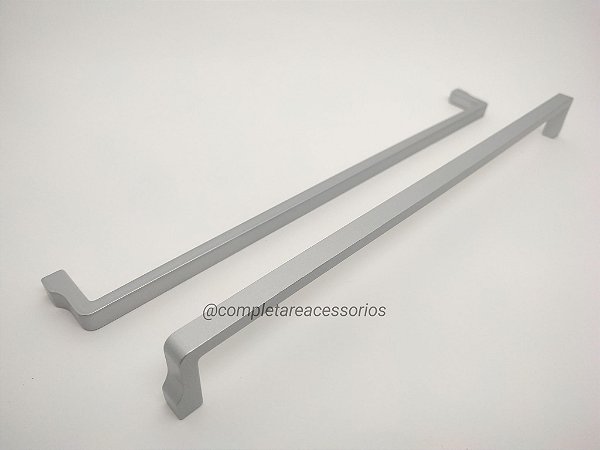 Puxador Tomina Alça 256mm Fosco Acetinado – Design Clean com Acabamento Discreto e Elegante