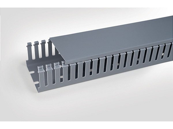 Canaleta Industrial em PVC Cinza com Recorte Aberto 50x80x2000  (LxAxC)  Alumbra