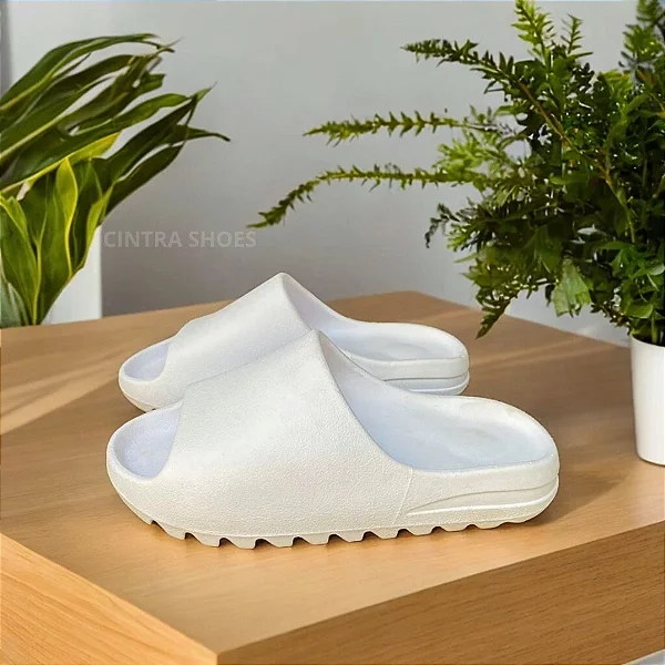 Chinelo Nuvem yeesy