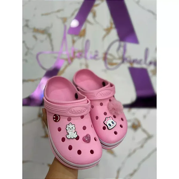 Crocs pompom