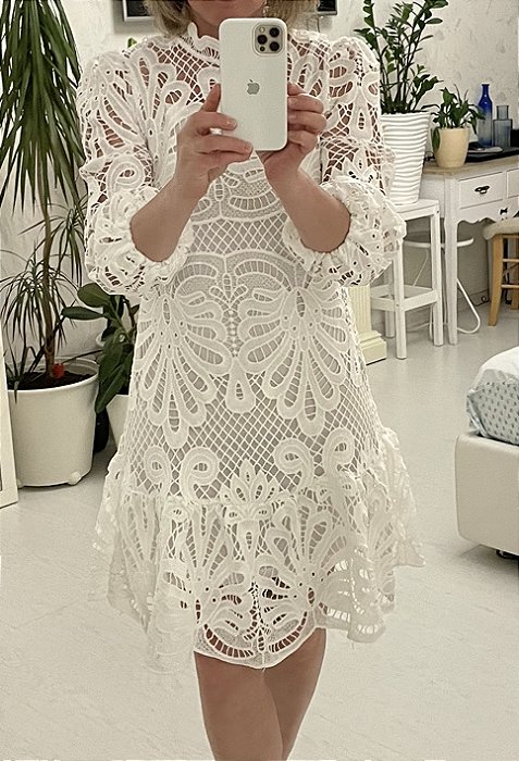 Vestido em renda bordada