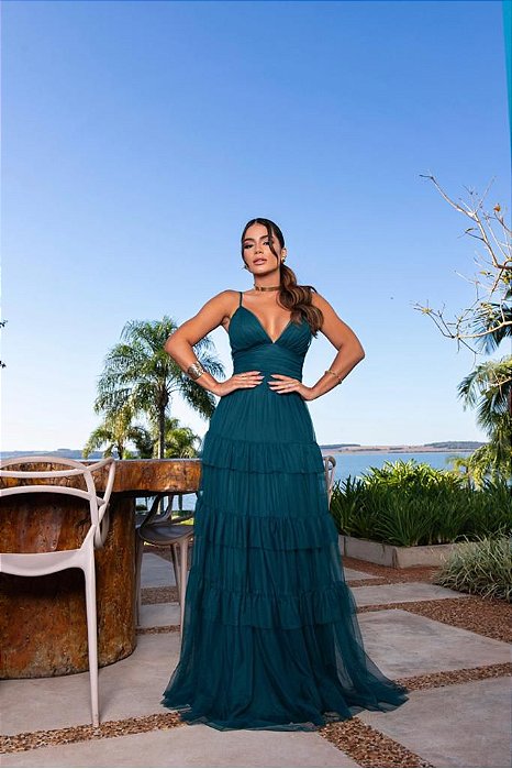 VESTIDO LONGO MICROTULE COM BRILHO BUSTO EM V DETALHE DRAPEADO ALCINHA SAIA  BABADO VERDE BANDEIRA