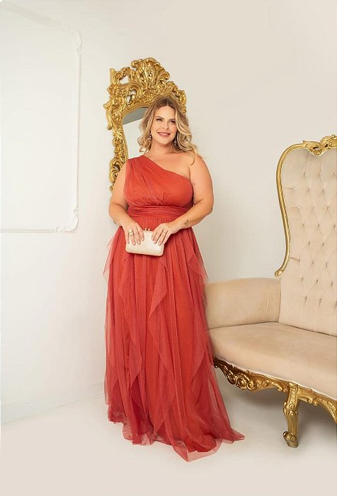 VESTIDO LONGO MICROTULE UM OMBRO SÓ COM DETALHE DRAPEADO NA CINTURA  SAIA BABADO VERTICAL TERRA