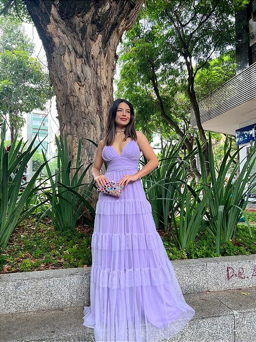 VESTIDO LONGO MICROTULE COM BRILHO BUSTO EM V DETALHE DRAPEADO ALCINHA SAIA  BABADO LAVANDA