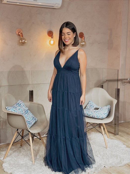 VESTIDO LONGO MICROTULE  PALA CINTURA ALÇA FINA DECOTE V SAIA EM CAMADAS AZUL MARINHO
