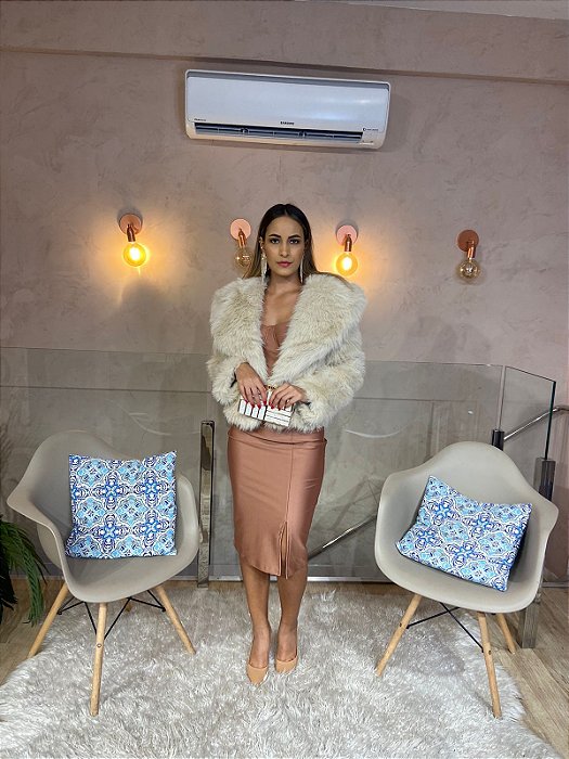 CASACO PELO SINTÉTICO COM GOLA LARGA OFF WHITE