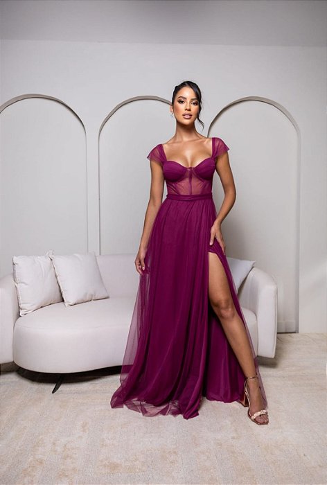 VESTIDO LONGO MICROTULE  ESTILO CORPETE MANGA OMBRO A OMBRO FENDA LATERAL FUCSIA