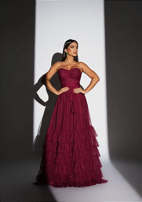 VESTIDO LONGO MICROTULE C/ GLITTER TOMARA QUE CAIA COM AMARRAÇÃO SAIA COM BABADOS MARSALA