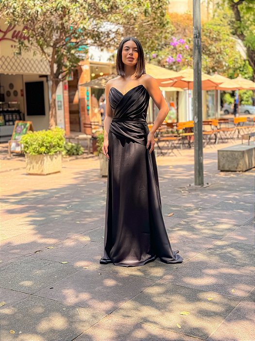 VESTIDO LONGO ACETINADO TOMARA QUE CAIA DRAPEADA COM CAPA NA CINTURA REMOVÍVEL PRETO