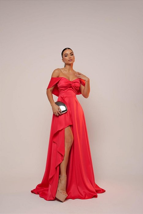 VESTIDO LONGO ACETINADO OMBRO A OMBRO BUSTO DRAPEADO BABADO COM FENDA CORAL