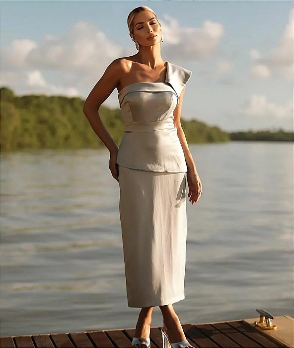VESTIDO MIDI ACETINADO UM OMBRO SÓ ACINTURADO RETO PRATA