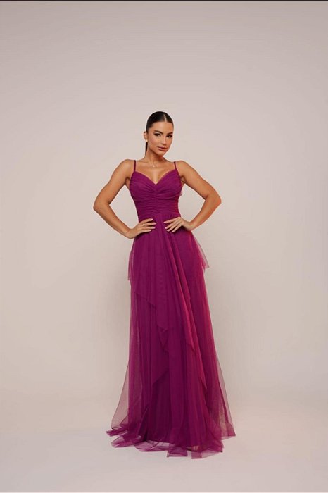 VESTIDO LONGO MICROTULE  ALÇA FINA BUSTO DRAPEADO SAIA CAMADAS FUCSIA