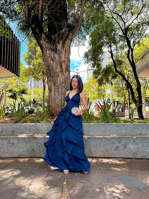 VESTIDO LONGO CHIFFON DECOTE V ALCINHA AMARRAÇÃO SAIA BABADOS AZUL MARINHO