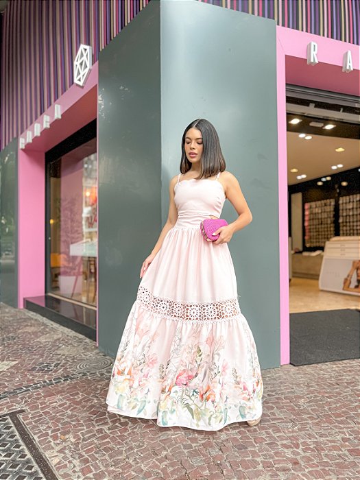 VESTIDO LONGO LINHO RECORTES LATERAIS ALCINHA SAIA DETALHE RENDA E FLORAL ROSÊ