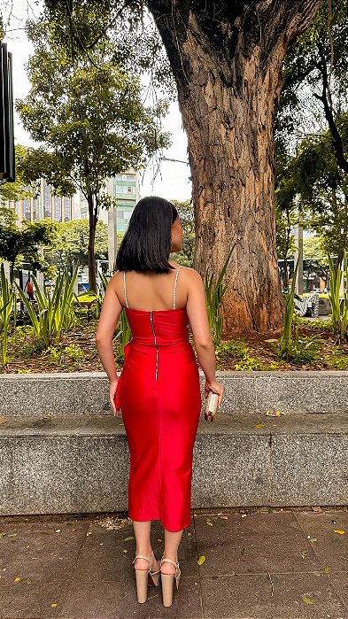 VESTIDO MIDI TRILOBAL ALÇA BRILHO DECOTE DETALHE DRAPEADO E SAIA FAIXA VERMELHO