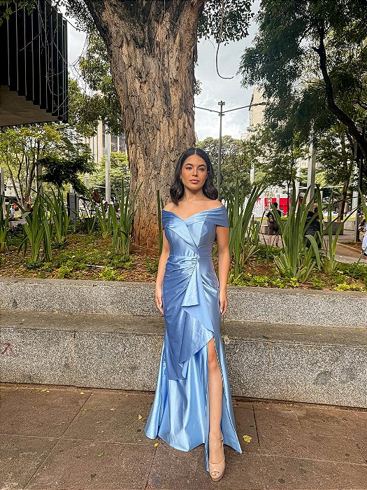 VESTIDO LONGO TRILOBAL OMBRO A OMBRO DETALHE CAMADA E BABADO AZUL SERENITY