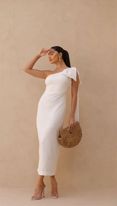 VESTIDO EM TECIDO LEVE UM OMBRO SÓ LAÇO NO OMBRO BRANCO