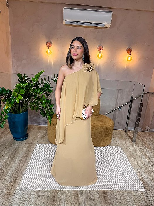 VESTIDO LONGO LISO UM OMBRO SÓ COM CAPA / FLOR BEGE