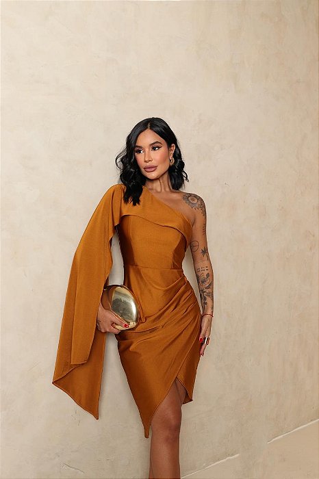 VESTIDO MIDI PRADA COM FENDA E CAPA ALONGADA DOURADO