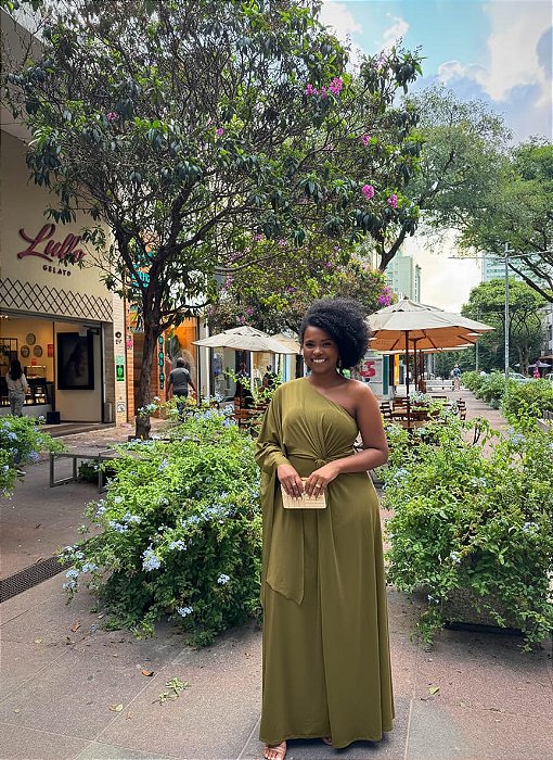 VESTIDO LONGO JERSEY UM OMBRO SÓ MANGA LONGA COM FENDA FRONTAL DETALHE NÓ VERDE OLIVA