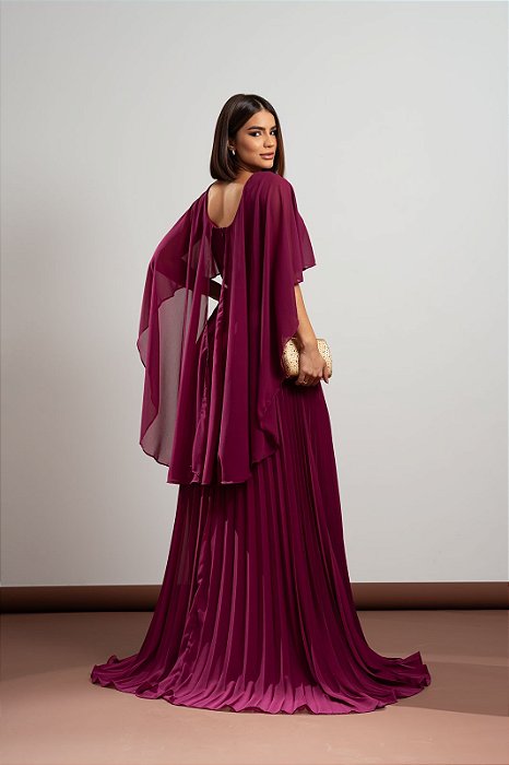 VESTIDO LONGO PLISSADO COM MANGA CAPA FUCSIA