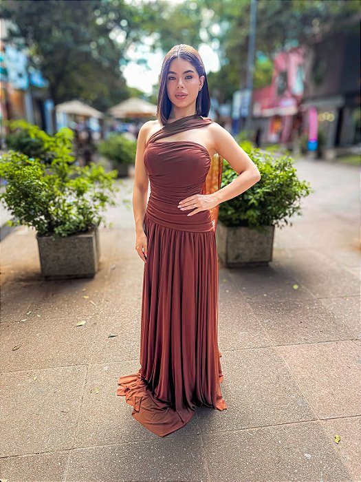 VESTIDO LONGO MICROTULE TOMARA QUE CAIA  COM GOLA PESCOÇO MARRON
