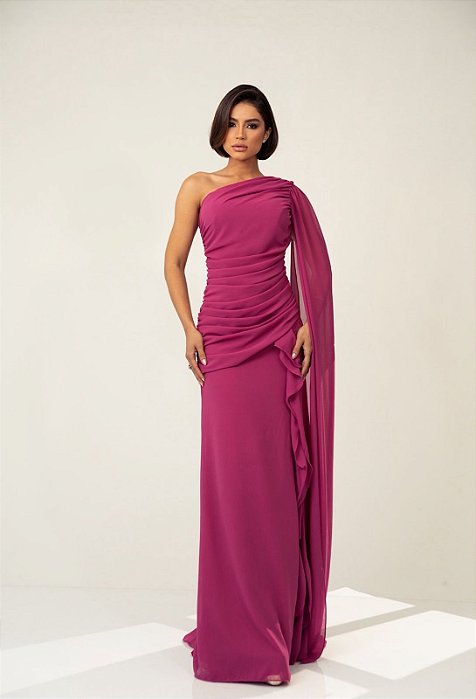 VESTIDO LONGO CREPE OMBRO SÓ COM MANGA CAPA CORPO TODO DRAPEADO FUCSIA