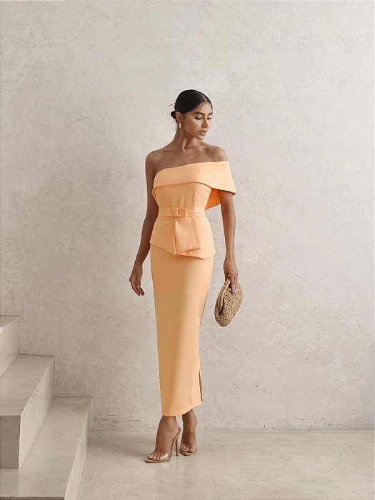 VESTIDO OMBRO SÓ  DETALHE PEPLUM NA CINTURA COM CINTO CORAL