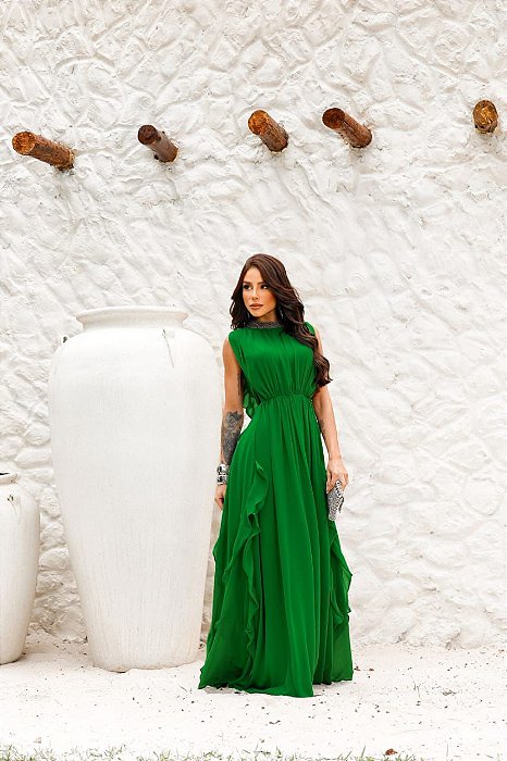 VESTIDO LONGO GOLA ALTA COM BORDADO DETALHE BABADO VERTICAL DOS LADOS VERDE ESMERALDA