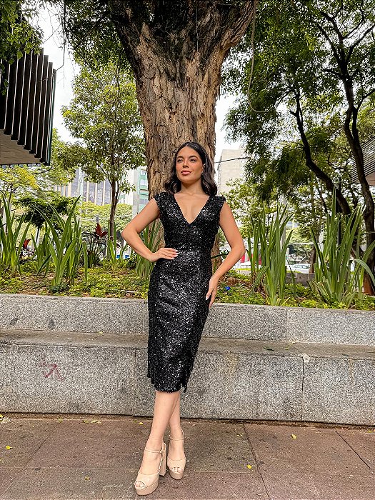 VESTIDO MIDI PAETÊ DECOTE V COSTAS VAZADA COM AMARRAÇÃO PRETO