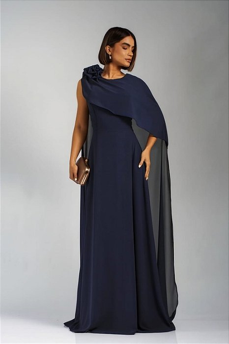 VESTIDO LONGO CHIFFON COM CAPA DETALHE FLOR NO OMBRO SAIA LISA AZUL MARINHO