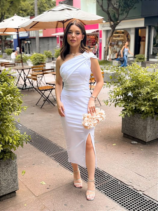VESTIDO MIDI OMBRO SÓ COM CAIMENTO DRAPEADO LATERAL BRANCO