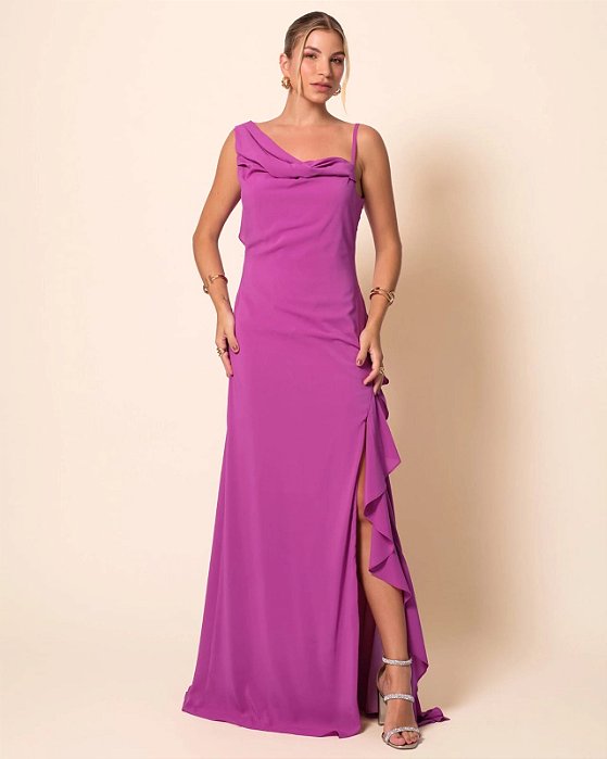 VESTIDO LONGO CHIFFON  ALCINHA COM FENDA E BABADO DETALHE BABADO NAS COSTAS FUCSIA